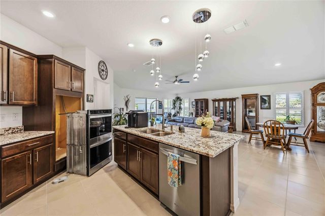 3576 74TH AVENUE CIRCLE E, Sarasota, FL 34243
