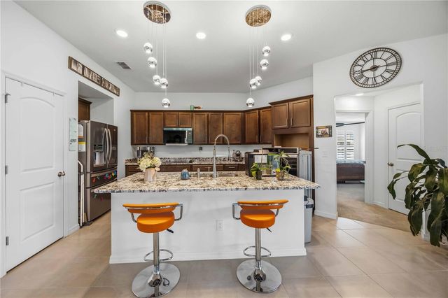 3576 74TH AVENUE CIRCLE E, Sarasota, FL 34243
