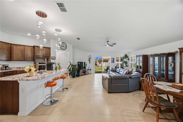 3576 74TH AVENUE CIRCLE E, Sarasota, FL 34243