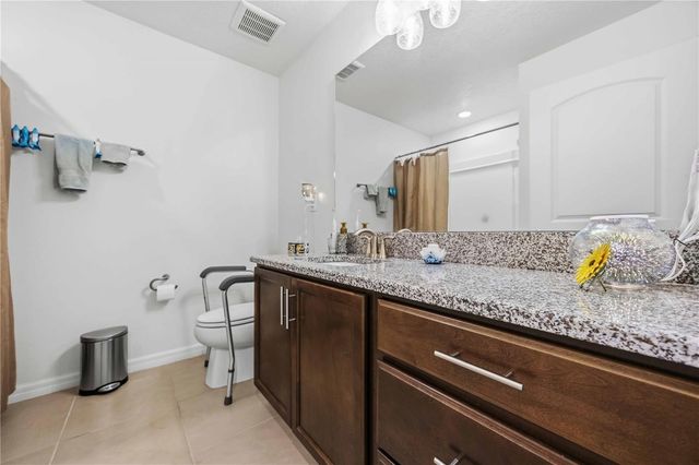 3576 74TH AVENUE CIRCLE E, Sarasota, FL 34243