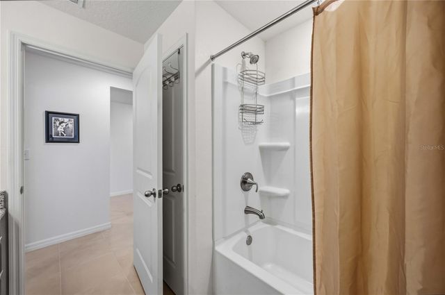 3576 74TH AVENUE CIRCLE E, Sarasota, FL 34243
