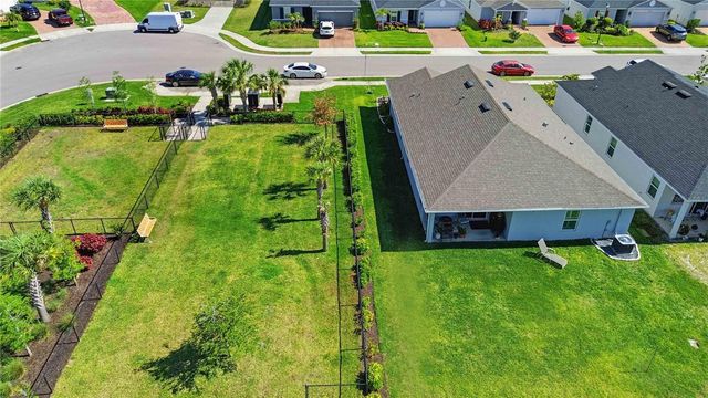 3576 74TH AVENUE CIRCLE E, Sarasota, FL 34243