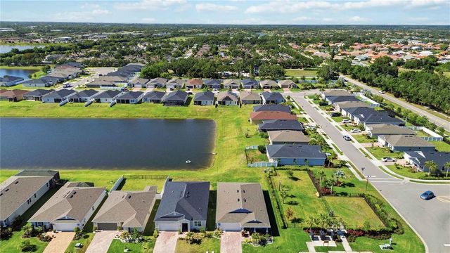 3576 74TH AVENUE CIRCLE E, Sarasota, FL 34243