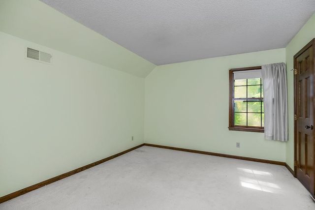 4408 NW Normandy Lane, Kansas City, MO 64116