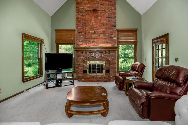 4408 NW Normandy Lane, Kansas City, MO 64116