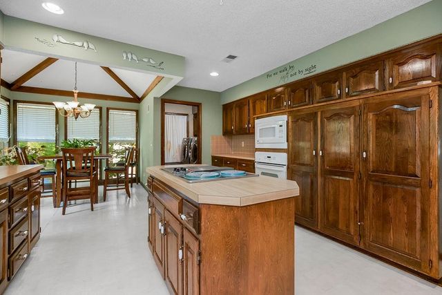 4408 NW Normandy Lane, Kansas City, MO 64116
