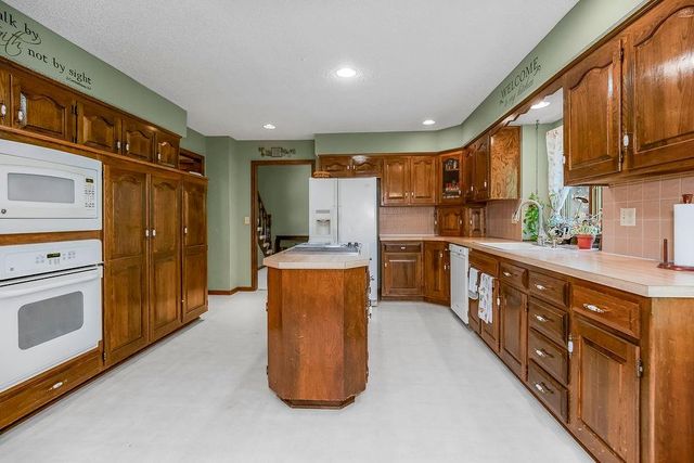 4408 NW Normandy Lane, Kansas City, MO 64116