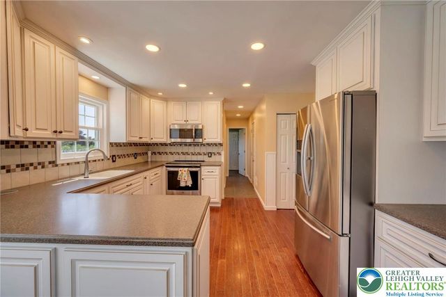 315 Hillview Drive, Lower Nazareth Twp, PA 18064