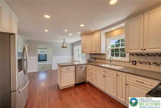 315 Hillview Drive, Lower Nazareth Twp, PA 18064