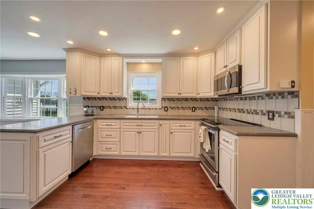 315 Hillview Drive, Lower Nazareth Twp, PA 18064