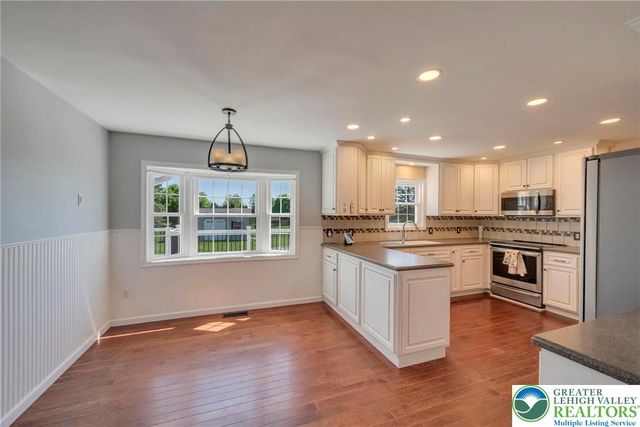 315 Hillview Drive, Lower Nazareth Twp, PA 18064