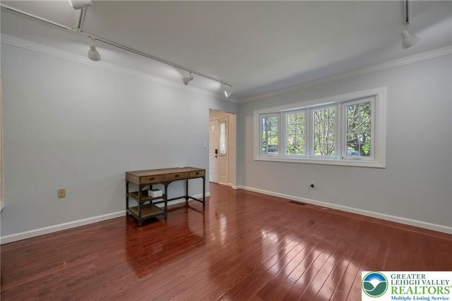 315 Hillview Drive, Lower Nazareth Twp, PA 18064