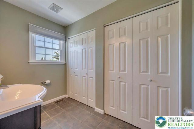 315 Hillview Drive, Lower Nazareth Twp, PA 18064