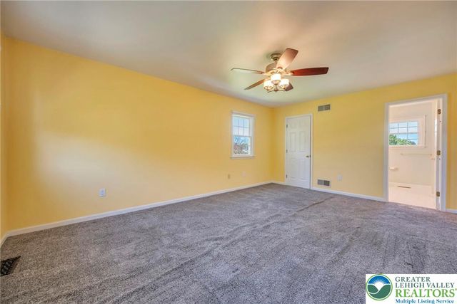 315 Hillview Drive, Lower Nazareth Twp, PA 18064
