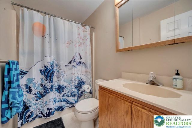 315 Hillview Drive, Lower Nazareth Twp, PA 18064