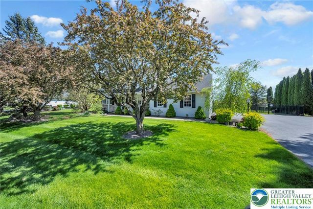 315 Hillview Drive, Lower Nazareth Twp, PA 18064