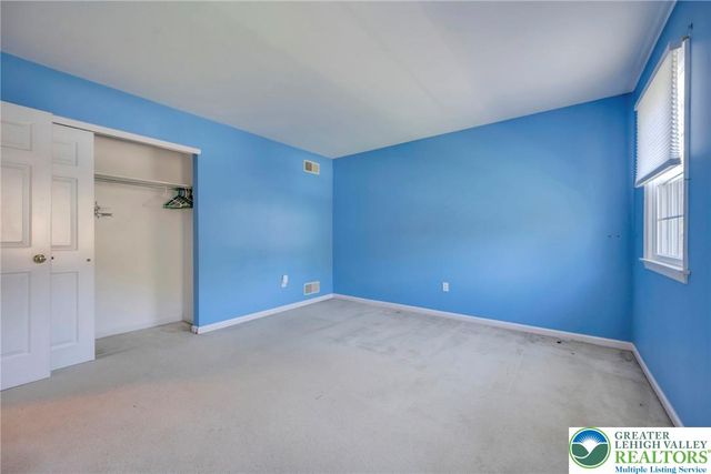 315 Hillview Drive, Lower Nazareth Twp, PA 18064