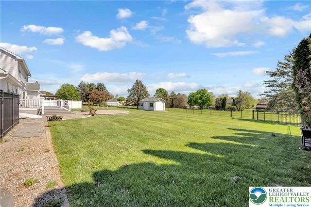315 Hillview Drive, Lower Nazareth Twp, PA 18064