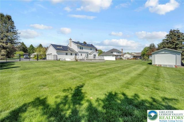 315 Hillview Drive, Lower Nazareth Twp, PA 18064