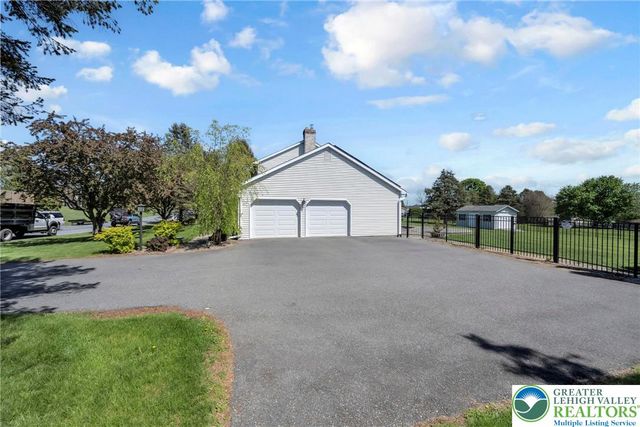 315 Hillview Drive, Lower Nazareth Twp, PA 18064