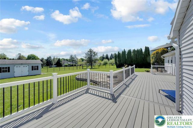315 Hillview Drive, Lower Nazareth Twp, PA 18064