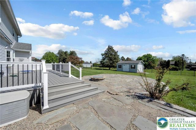315 Hillview Drive, Lower Nazareth Twp, PA 18064