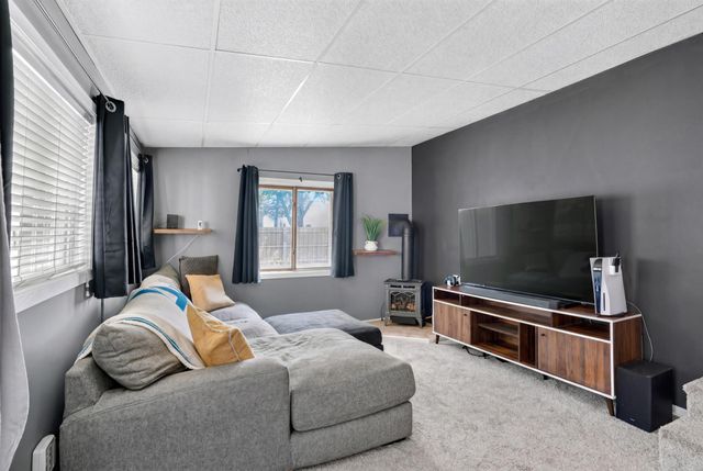 1700 Howard Street N, Maplewood, MN 55109