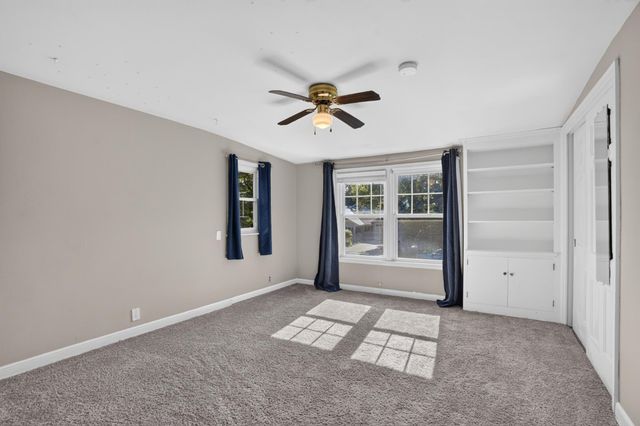 1700 Howard Street N, Maplewood, MN 55109