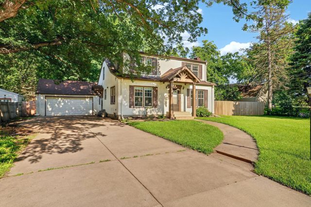 1700 Howard Street N, Maplewood, MN 55109