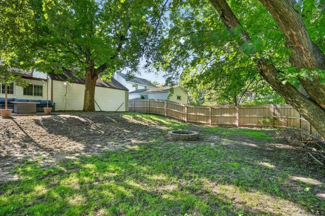 1700 Howard Street N, Maplewood, MN 55109