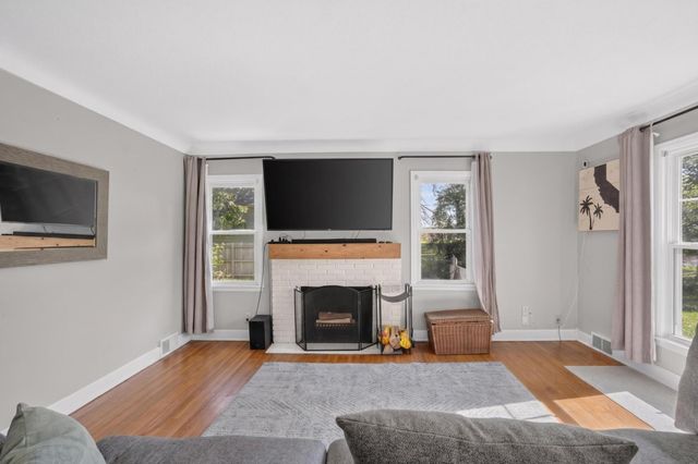 1700 Howard Street N, Maplewood, MN 55109