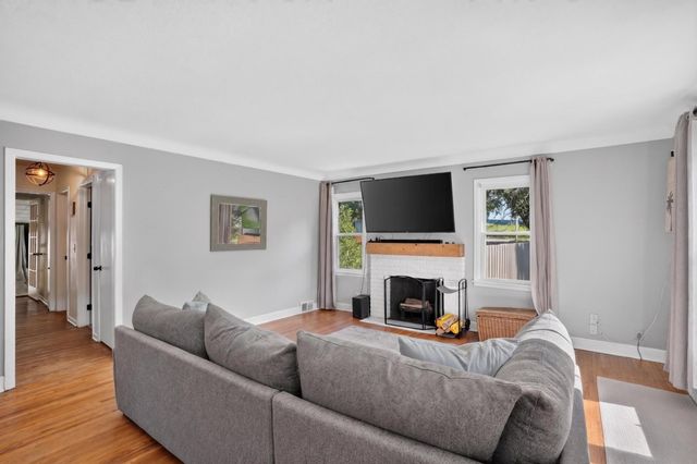 1700 Howard Street N, Maplewood, MN 55109