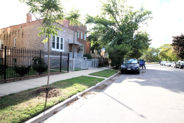 2445 W Erie Street, Chicago, IL 60612