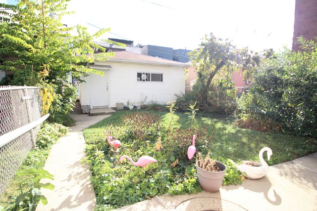 2445 W Erie Street, Chicago, IL 60612