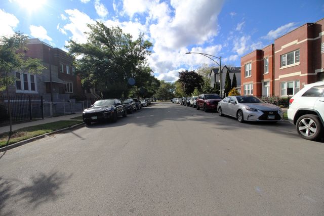 2445 W Erie Street, Chicago, IL 60612