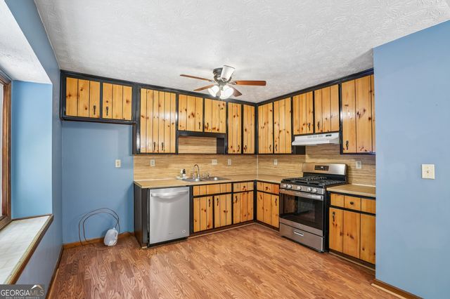 659 Sunshine Trace NW, Acworth, GA 30102