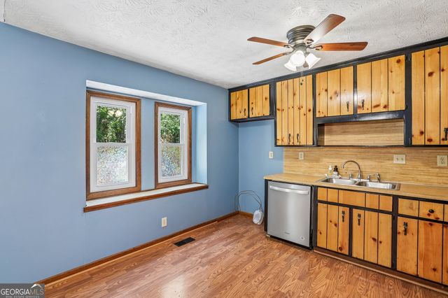 659 Sunshine Trace NW, Acworth, GA 30102