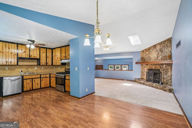 659 Sunshine Trace NW, Acworth, GA 30102