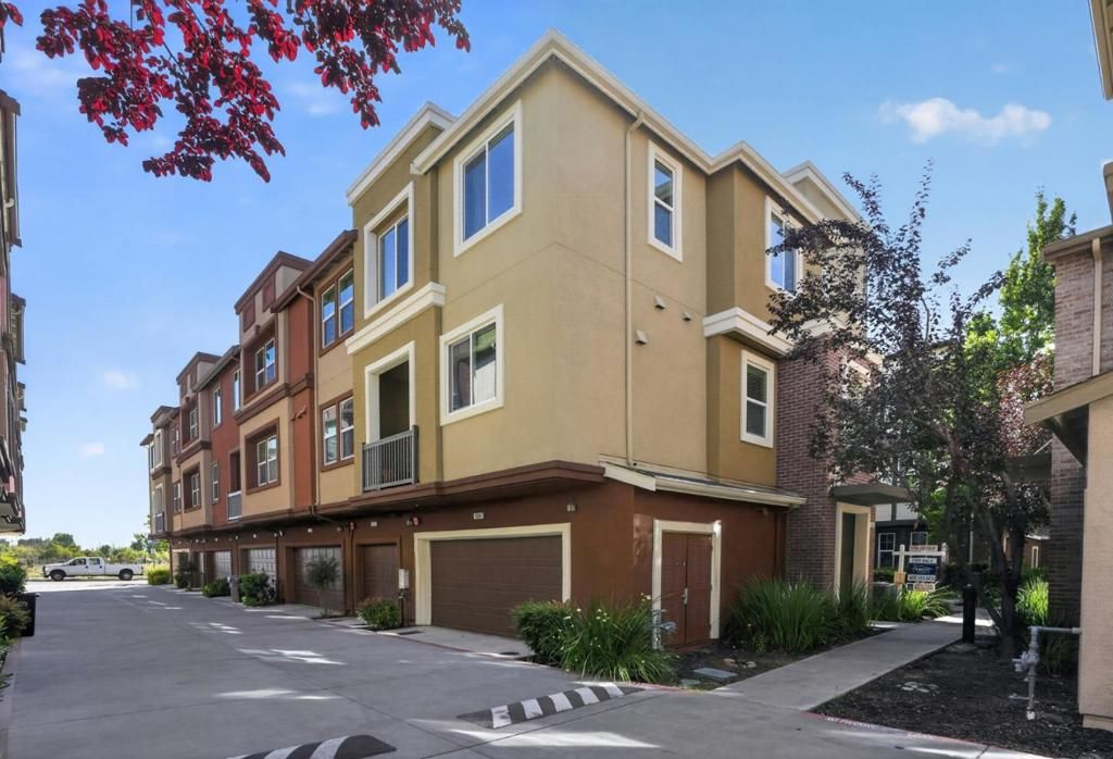 Image 2 of property listing at 1339 Lee Place, San Jose, CA 95131
