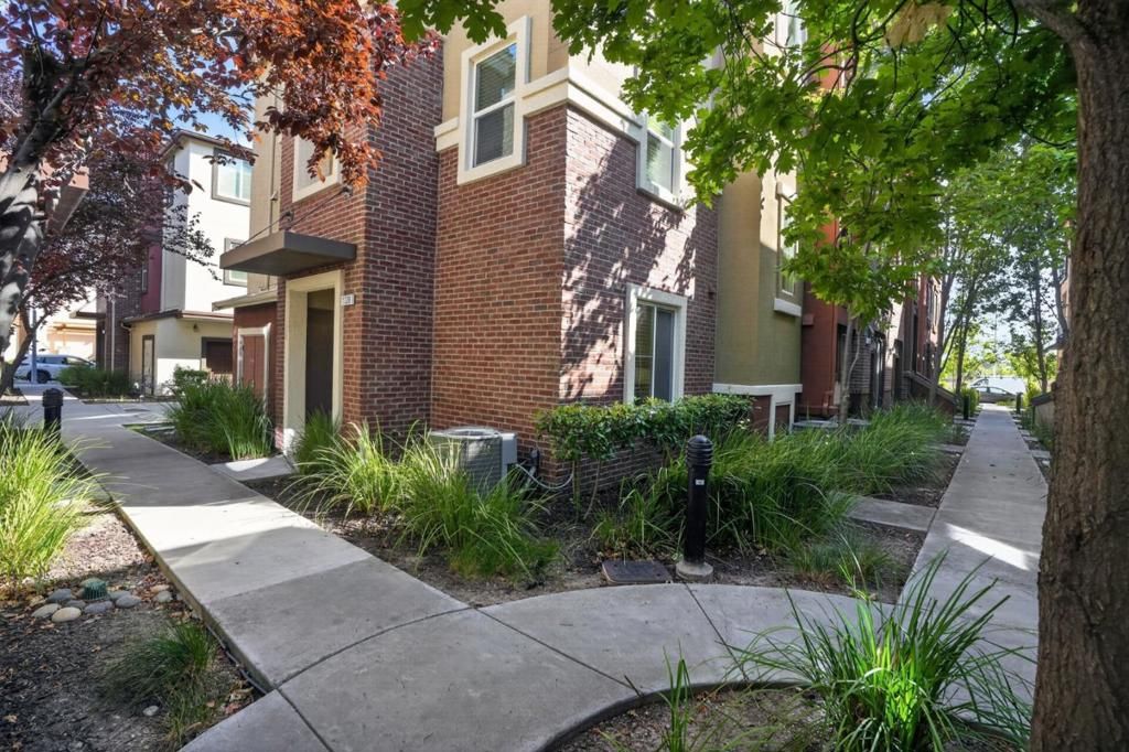 Image 4 of property listing at 1339 Lee Place, San Jose, CA 95131