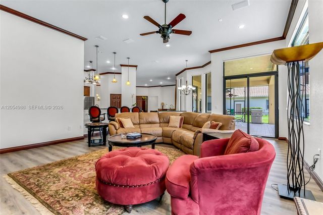 13860 SW 40th St, Davie, FL 33330