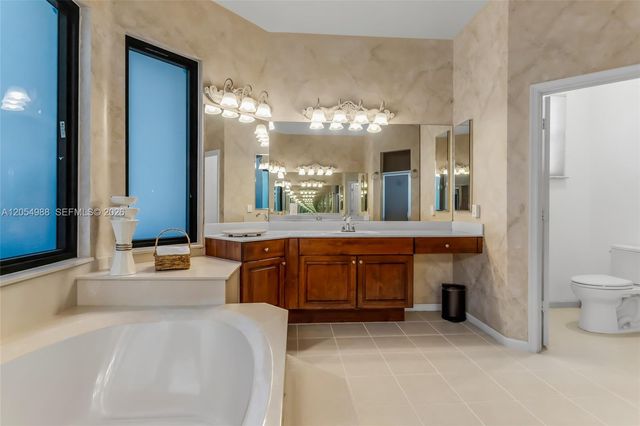 13860 SW 40th St, Davie, FL 33330