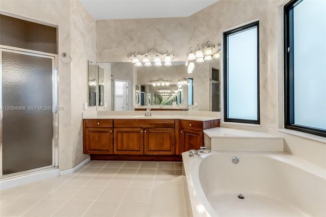 13860 SW 40th St, Davie, FL 33330