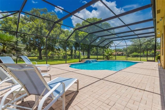 13860 SW 40th St, Davie, FL 33330