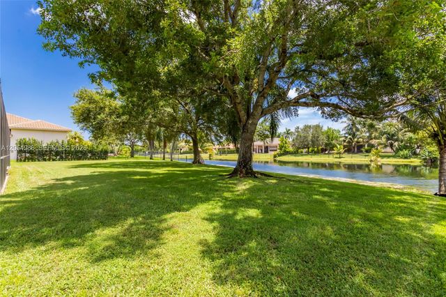 13860 SW 40th St, Davie, FL 33330