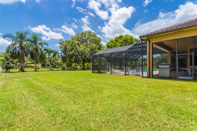 13860 SW 40th St, Davie, FL 33330