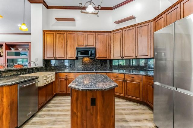 13860 SW 40th St, Davie, FL 33330