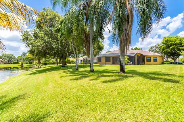 13860 SW 40th St, Davie, FL 33330