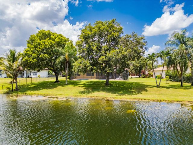13860 SW 40th St, Davie, FL 33330