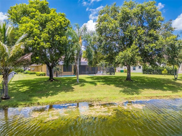 13860 SW 40th St, Davie, FL 33330